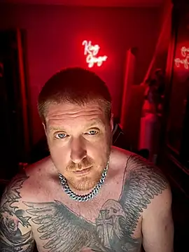 CloudyKingG stripchat live cam model