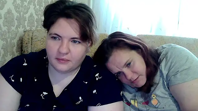 MilaXHelen stripchat live cam model