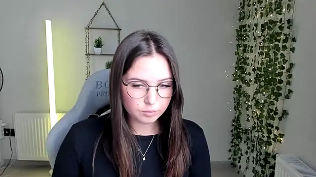 Regina_cute_ stripchat live cam model