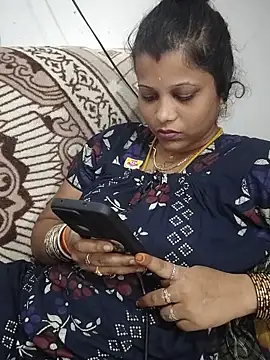 Jillukutty143 stripchat live cam model