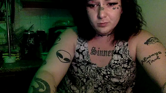 CurvyTrans2002 stripchat live cam model