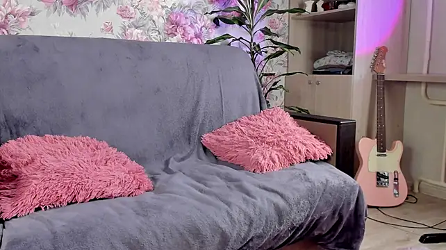 VelvetCaress stripchat live cam model