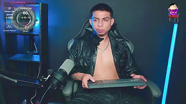 ALPHA_LATINO stripchat live cam model