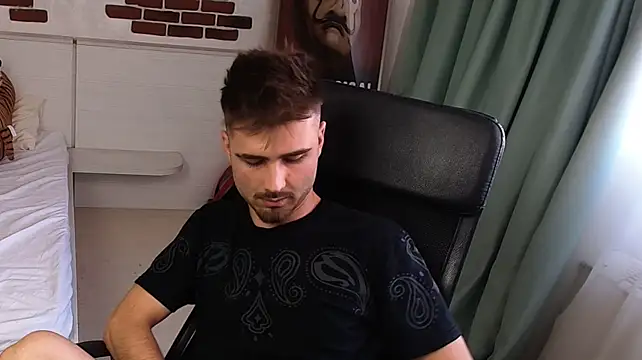 KyloEast stripchat live cam model