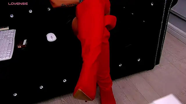 InesSharp stripchat live cam model