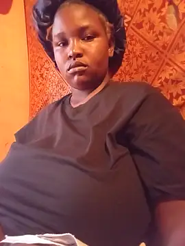 Pretty-mama stripchat live cam model