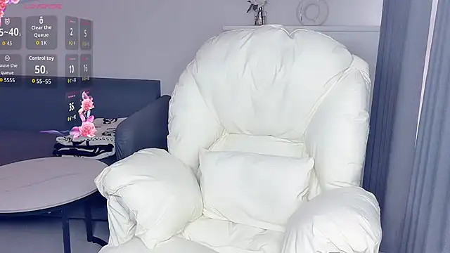 UcUiiy stripchat live cam model