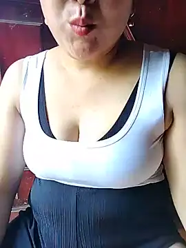 thoconn001_ stripchat live cam model