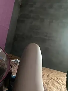 krixi992 stripchat live cam model