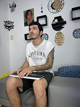 PenelopeAndLuca stripchat live cam model