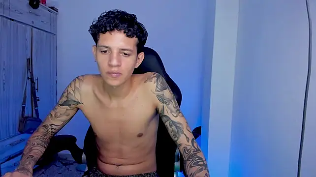 tylerrnova stripchat live cam model