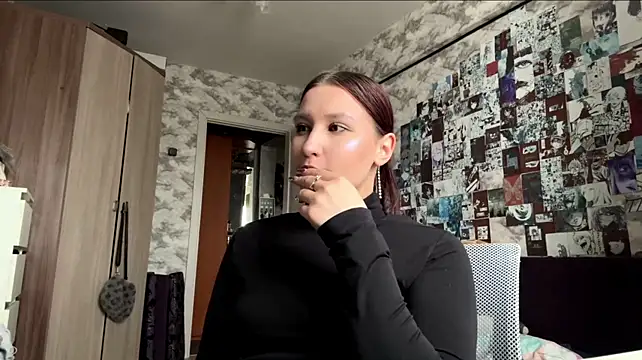 SuzanMoote stripchat live cam model