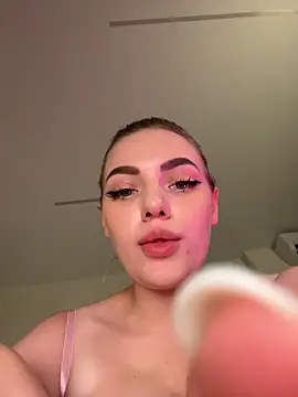 HugeBoobsAlice stripchat live cam model