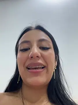 IvyDove stripchat live cam model
