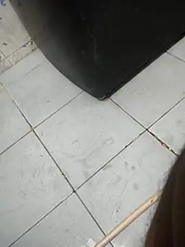 Roni-15 stripchat live cam model