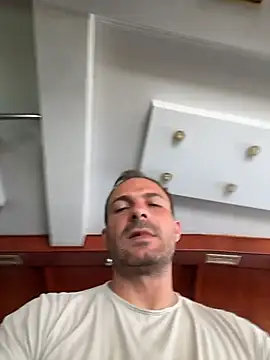 Adventurehotman stripchat live cam model