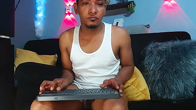 Grandeygruesa1 stripchat live cam model