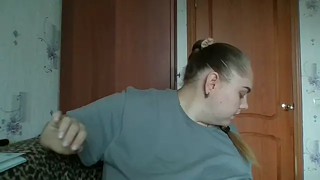 SoftHypnose stripchat live cam model