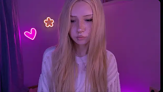 SashaQuin stripchat live cam model