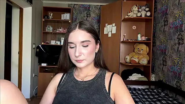 KittyNoSkirty stripchat live cam model