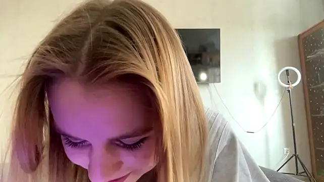 StephenieLandres stripchat live cam model