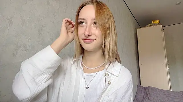 AleneLaurente stripchat live cam model