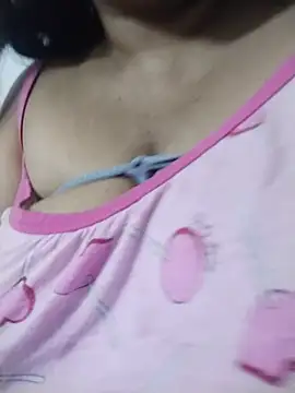 tharu_sweet stripchat live cam model