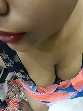 Moon_luxe stripchat live cam model