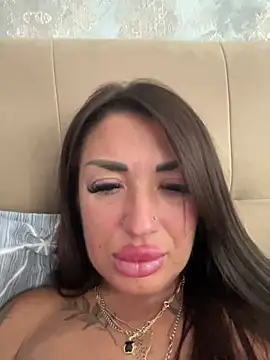RuslanaXX stripchat live cam model