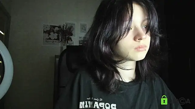 Alina_Mills stripchat live cam model