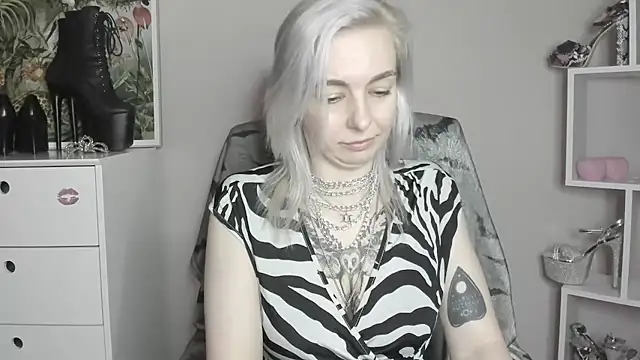velvetanne stripchat live cam model