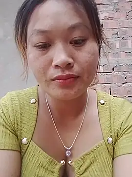 Lan-oanh stripchat live cam model