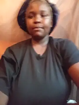 Pretty-mama stripchat live cam model