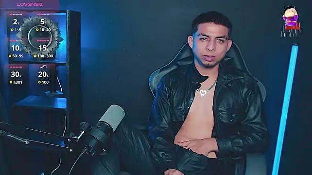 ALPHA_LATINO stripchat live cam model