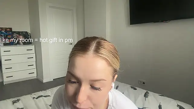 Elisahaps stripchat live cam model