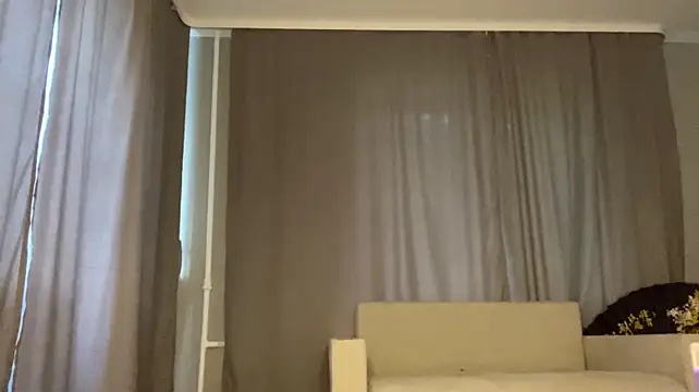 HollyBabick stripchat live cam model