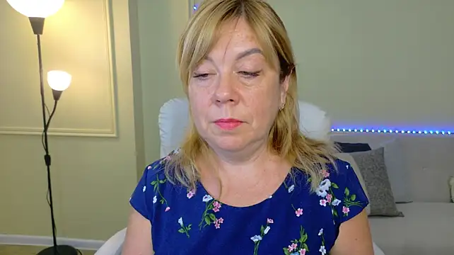 ChristinaDavedes stripchat live cam model