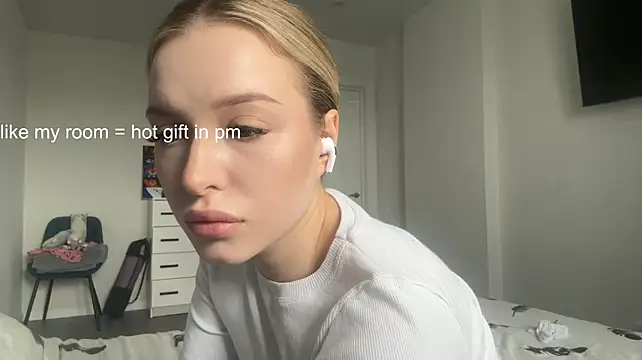 Elisahaps stripchat live cam model