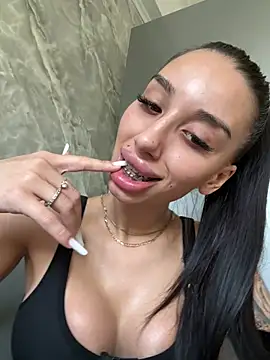 BlueEyes_BB stripchat live cam model