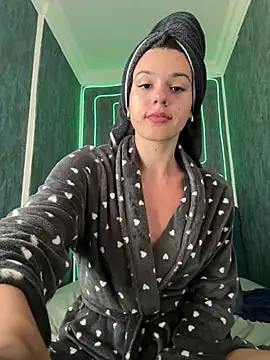 RedAssHottie stripchat live cam model