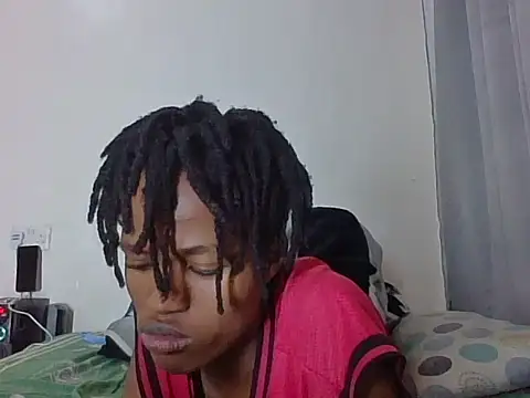 prettyshontel stripchat live cam model