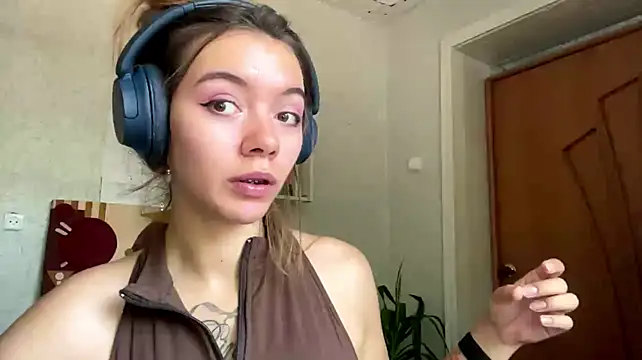 meowskyy stripchat live cam model