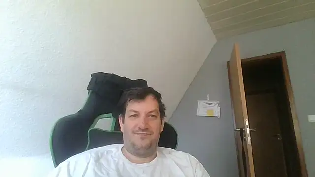 Golffahrer1982 stripchat live cam model