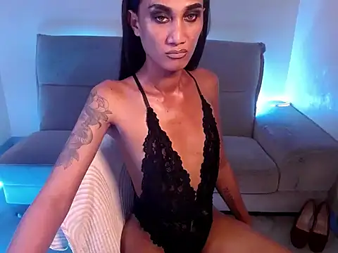 KhiannaReeves stripchat live cam model