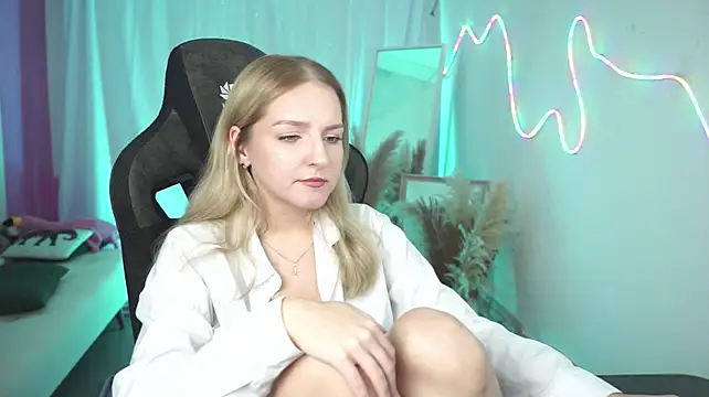 ViolaMore stripchat live cam model