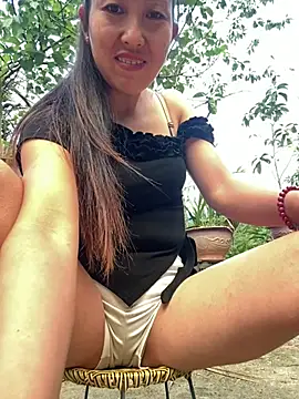 Huonglyna stripchat live cam model