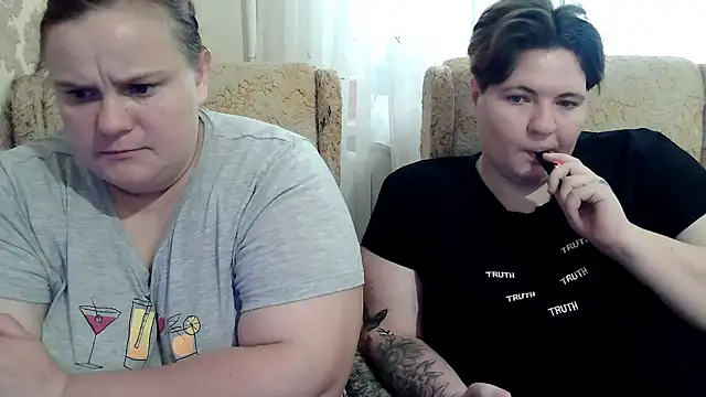MilaXHelen stripchat live cam model