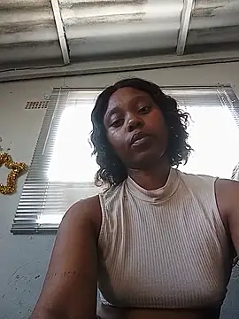 EbonyJuicyAss stripchat live cam model