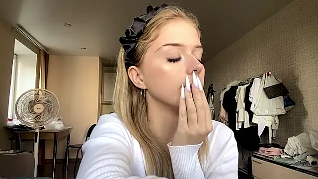 EmilyMint stripchat live cam model