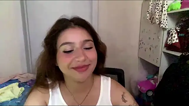 RossieKinnie stripchat live cam model